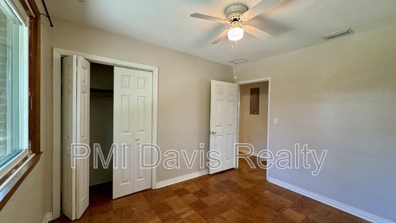 Holly Point Home property image