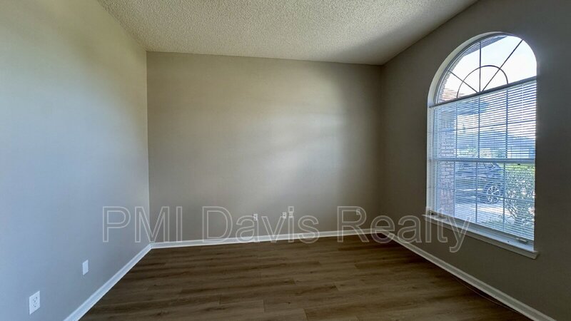 Oakleaf Area Home property image