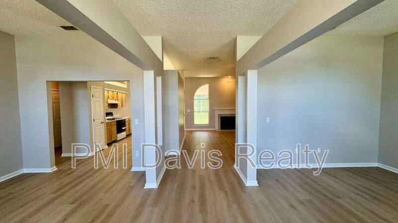 Oakleaf Area Home property image