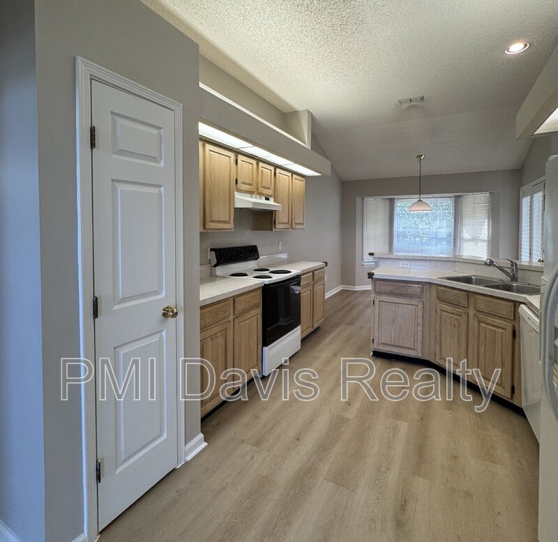 Oakleaf Area Home property image