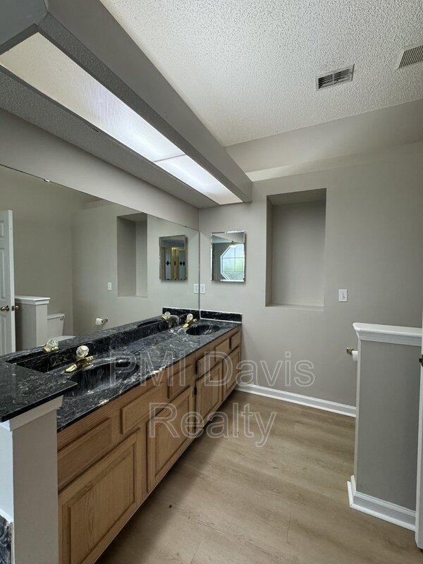 Oakleaf Area Home property image
