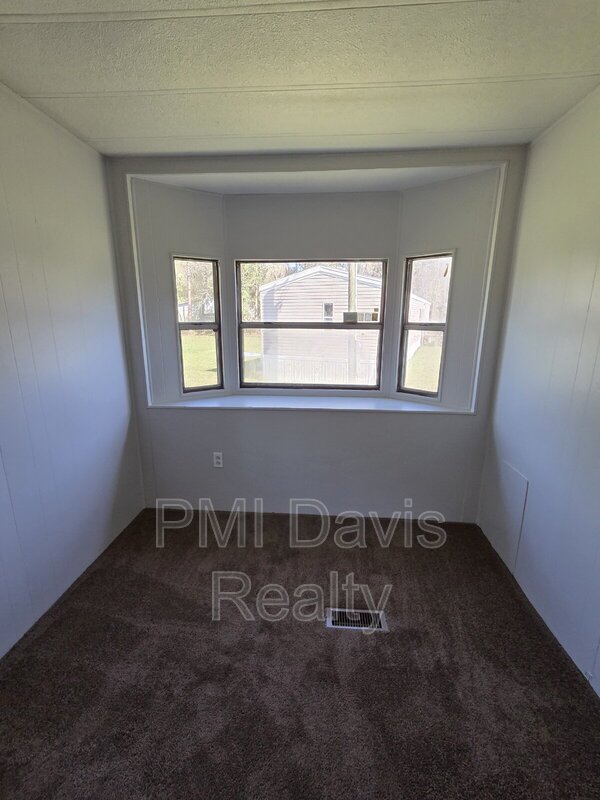 Charming 2-Bed, 2-Bath Retreat in Green Cove Springs property image