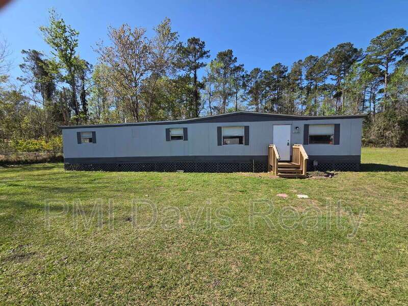 Want to get out of the city??? 2/1 Mobile Home - Green Cove Springs property image