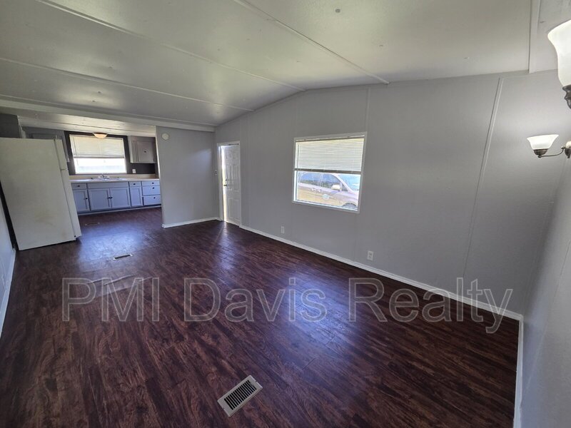 Want to get out of the city??? 2/1 Mobile Home - Green Cove Springs property image