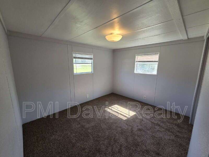 Want to get out of the city??? 2/1 Mobile Home - Green Cove Springs property image