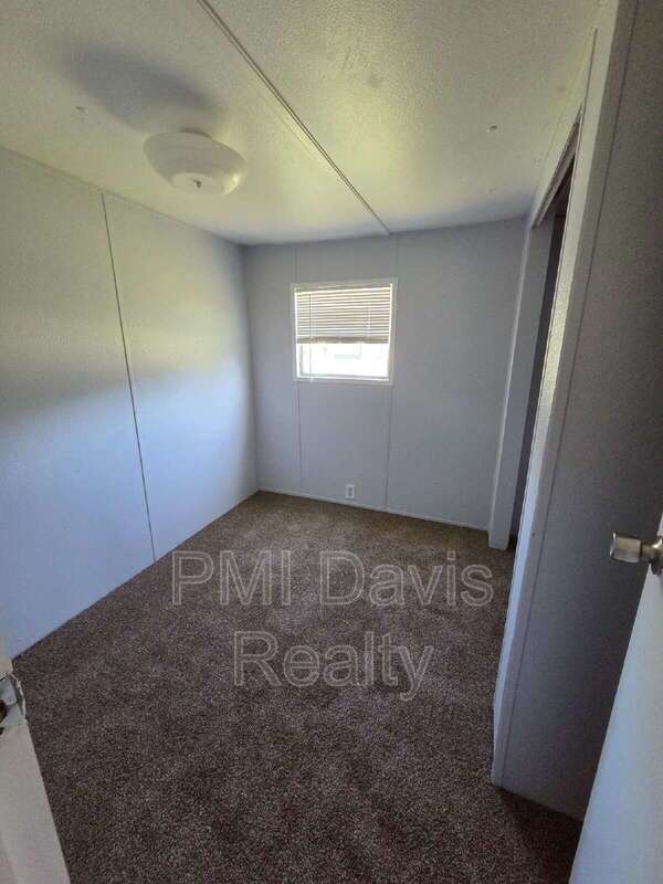 Want to get out of the city??? 2/1 Mobile Home - Green Cove Springs property image