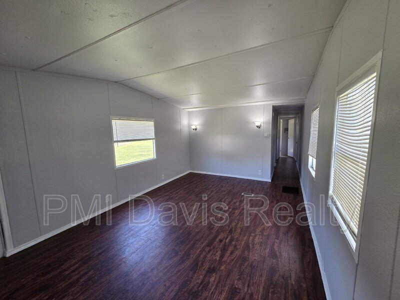 Want to get out of the city??? 2/1 Mobile Home - Green Cove Springs property image