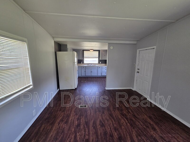 Want to get out of the city??? 2/1 Mobile Home - Green Cove Springs property image