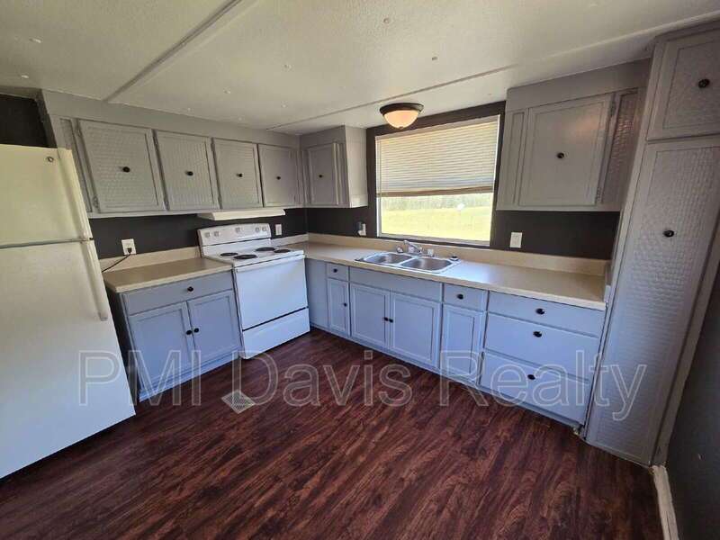 Want to get out of the city??? 2/1 Mobile Home - Green Cove Springs property image