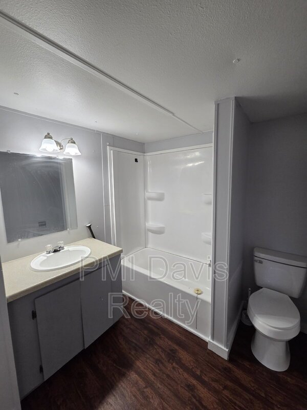 Want to get out of the city??? 2/1 Mobile Home - Green Cove Springs property image