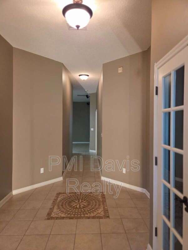 Beautifully designed residence in Oakleaf Plantation! property image