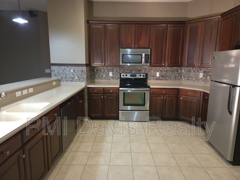 Beautifully designed residence in Oakleaf Plantation! property image