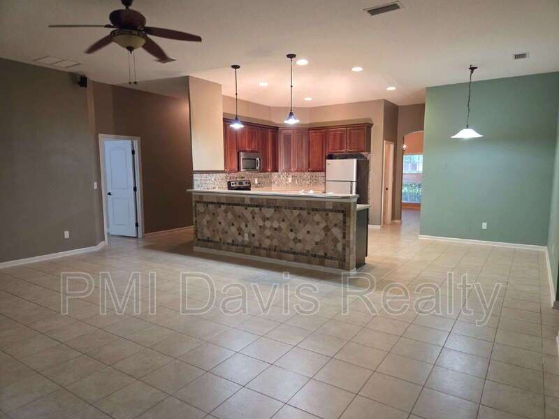 Beautifully designed residence in Oakleaf Plantation! property image