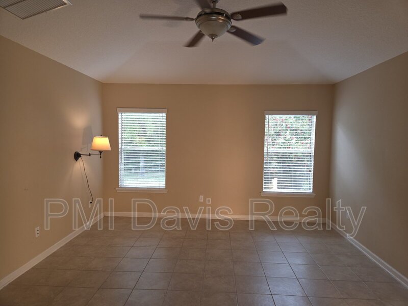 Beautifully designed residence in Oakleaf Plantation! property image