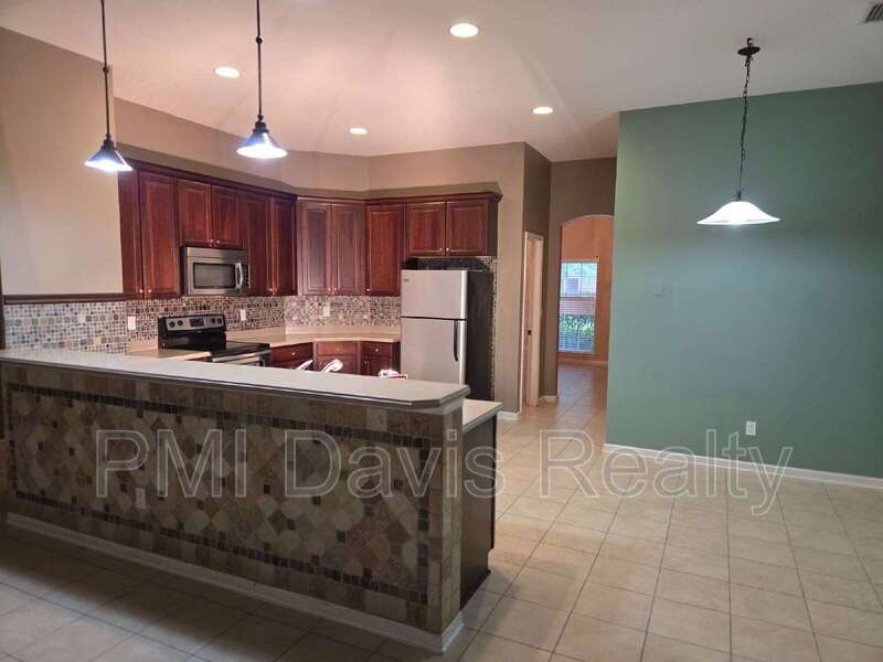 Beautifully designed residence in Oakleaf Plantation! property image