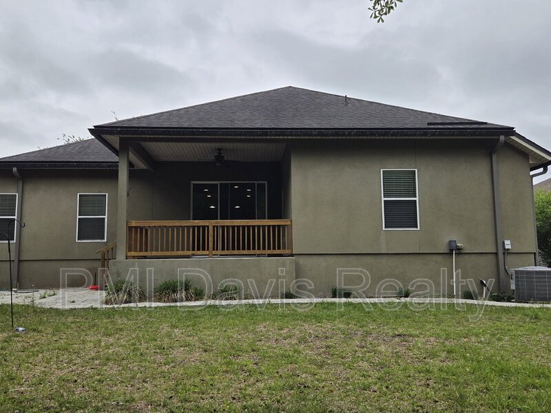 Beautifully designed residence in Oakleaf Plantation! property image