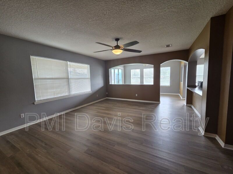 Must see 5-bed / 3 bath with pool property image