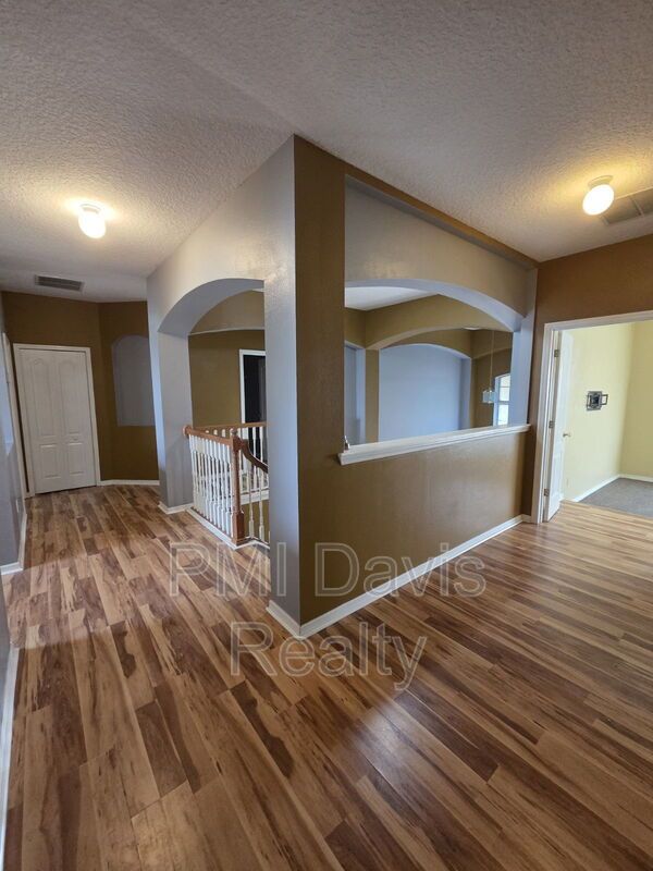 Must see 5-bed / 3 bath with pool property image