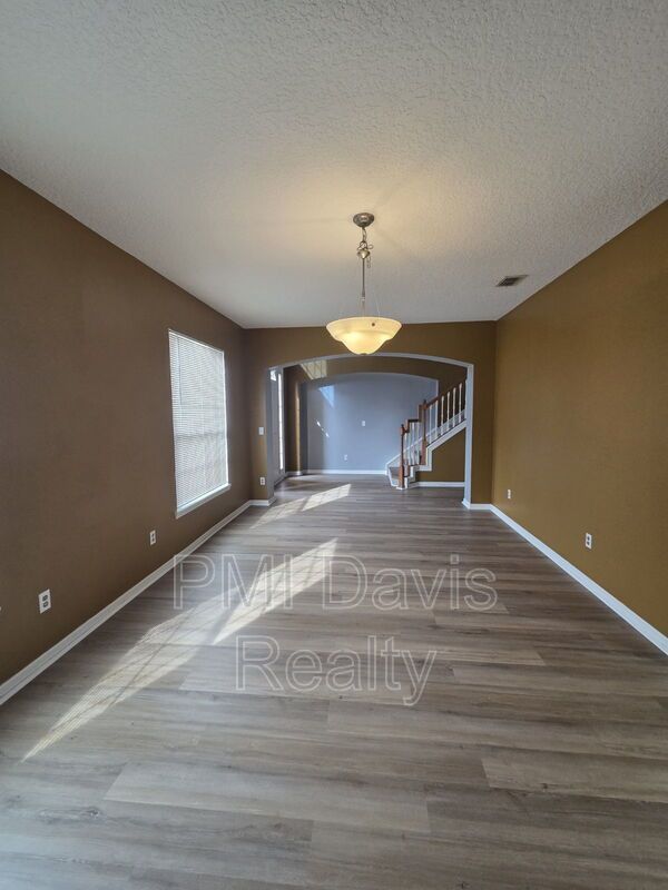 Must see 5-bed / 3 bath with pool property image