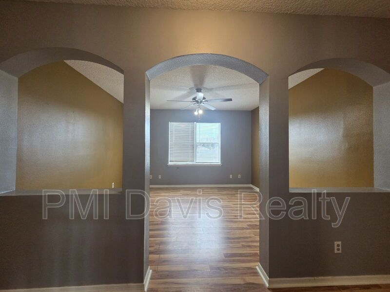 Must see 5-bed / 3 bath with pool property image