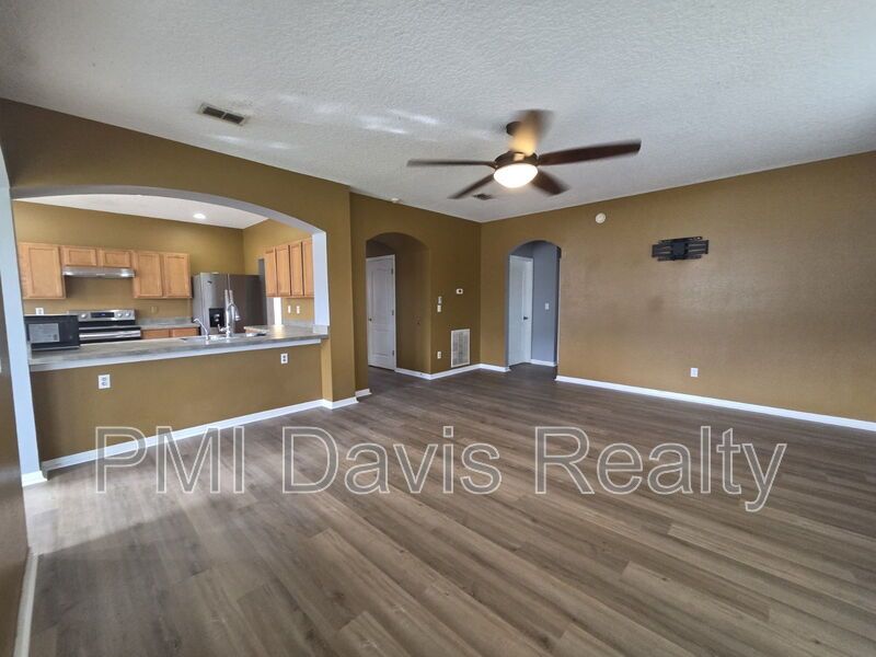 Must see 5-bed / 3 bath with pool property image