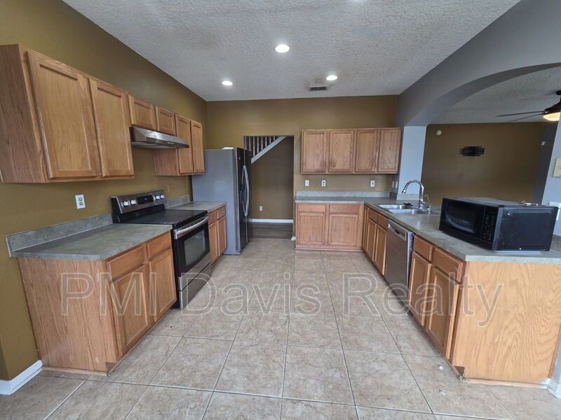 Must see 5-bed / 3 bath with pool property image