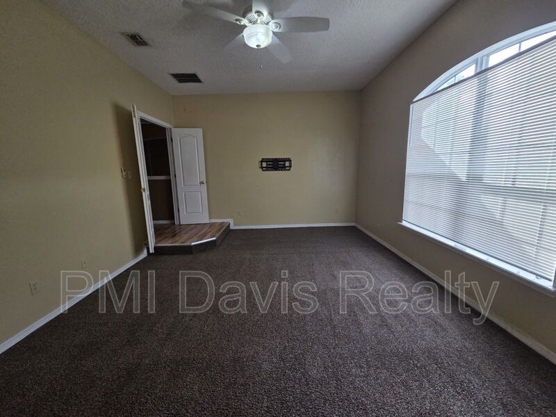 Must see 5-bed / 3 bath with pool property image