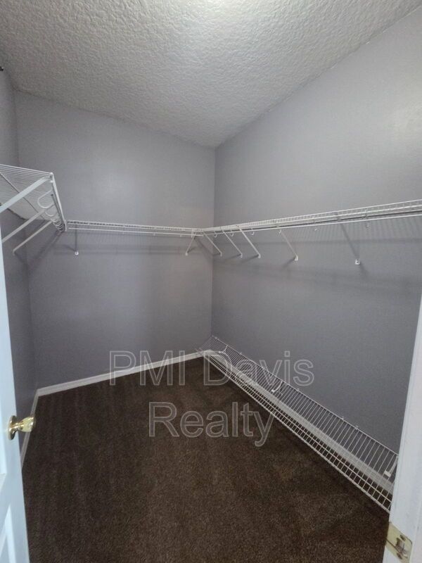 Must see 5-bed / 3 bath with pool property image