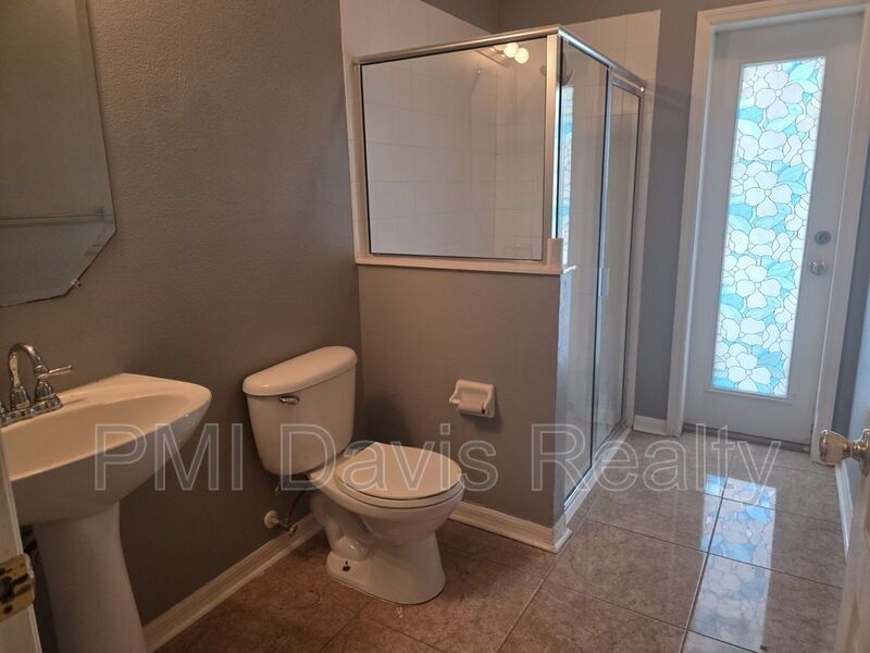 Must see 5-bed / 3 bath with pool property image