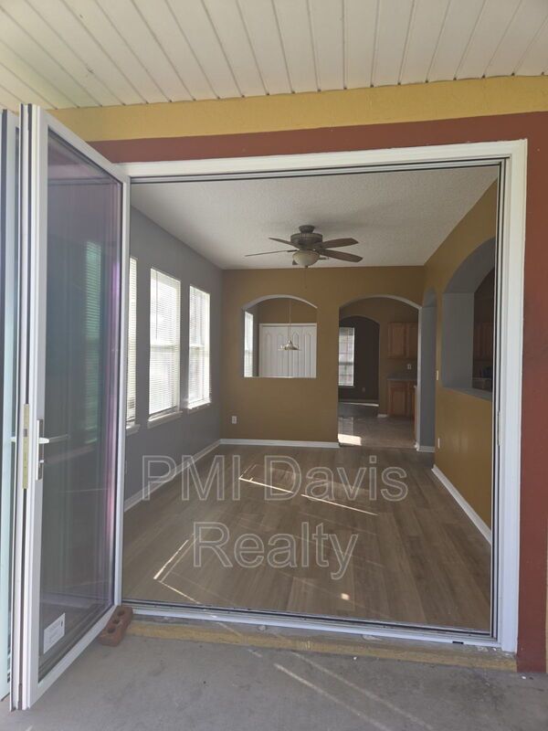 Must see 5-bed / 3 bath with pool property image