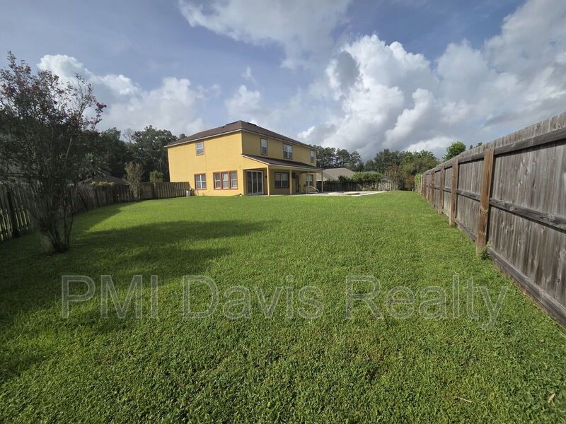 Must see 5-bed / 3 bath with pool property image