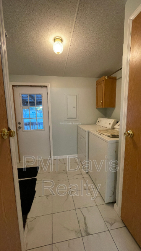 Ridgewood Home with Large Yard property image