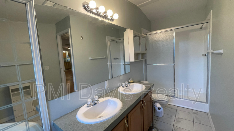 Ridgewood Home with Large Yard property image