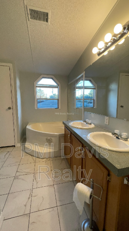 Ridgewood Home with Large Yard property image